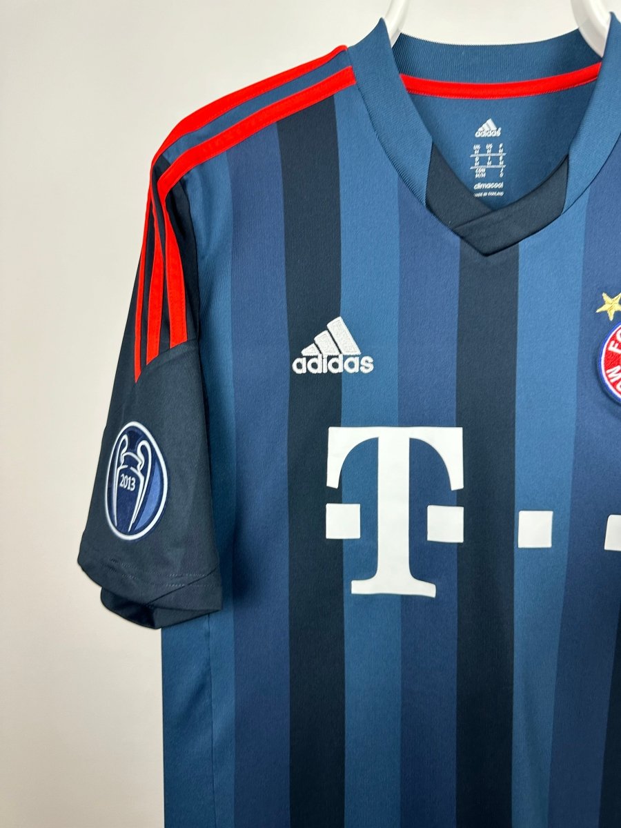 Frank Ribery - FC Bayern Munich 2013/14 away jersey 🇫🇷