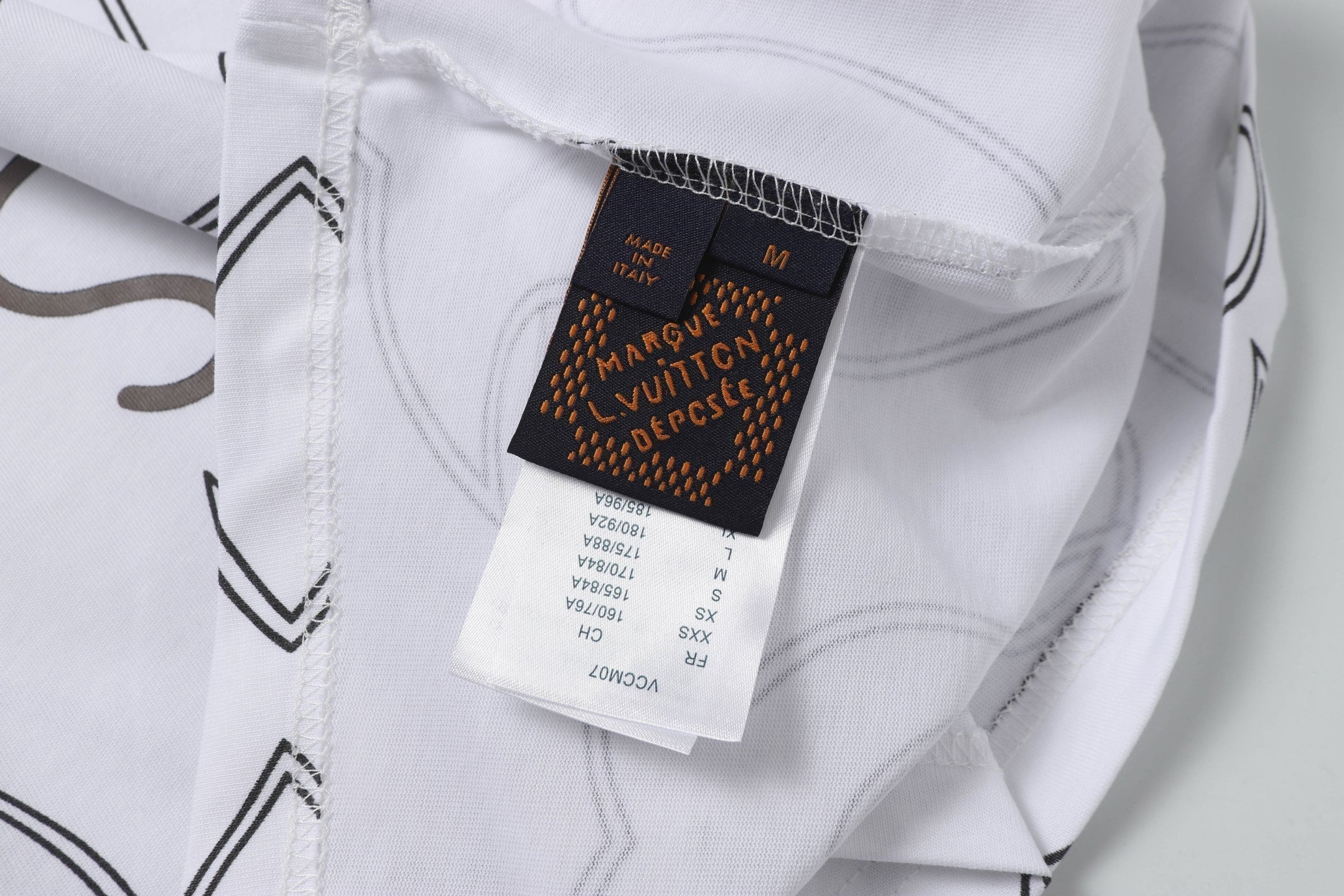 White fashion T-shirt 662