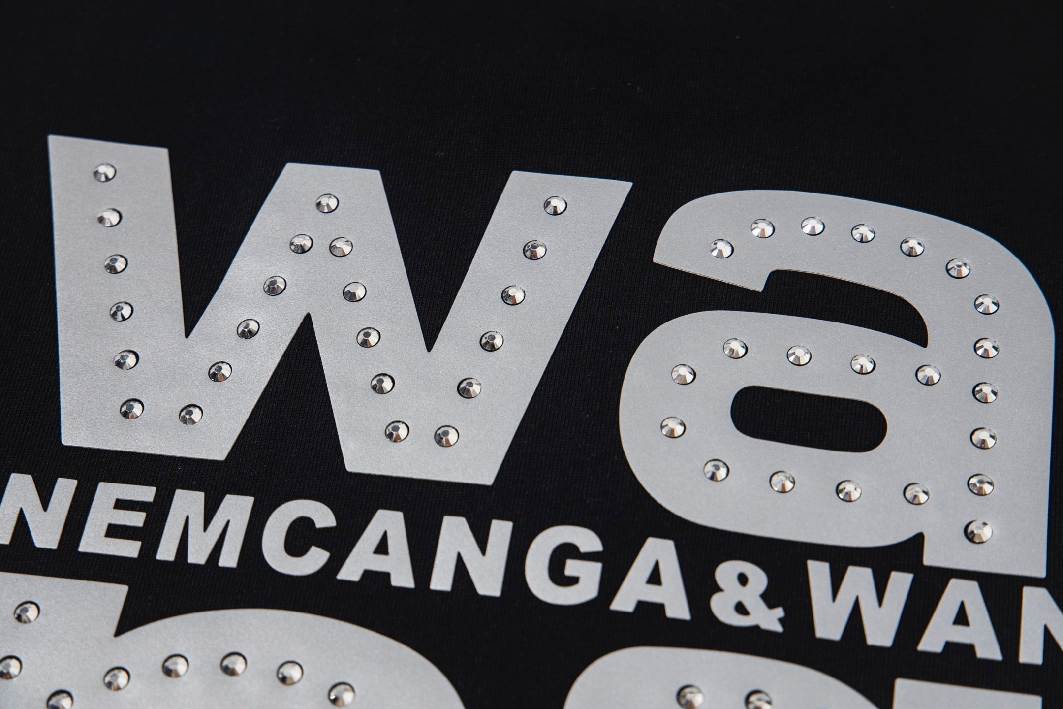 Rivet inlaid with concave silicone reflective T-shirt