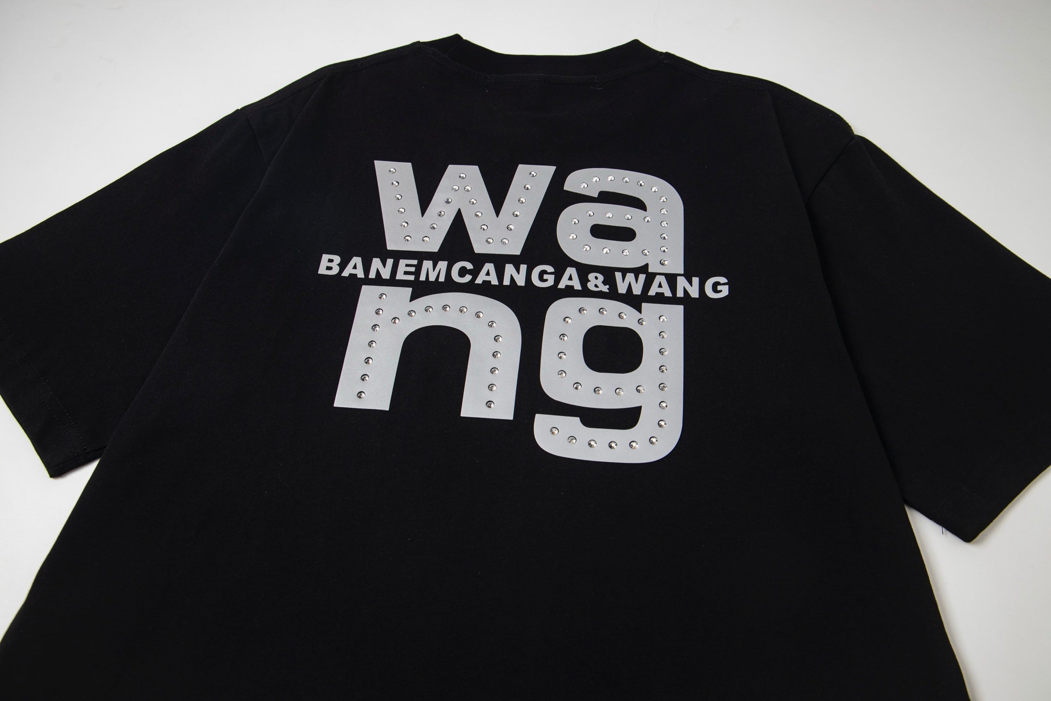 Rivet inlaid with concave silicone reflective T-shirt