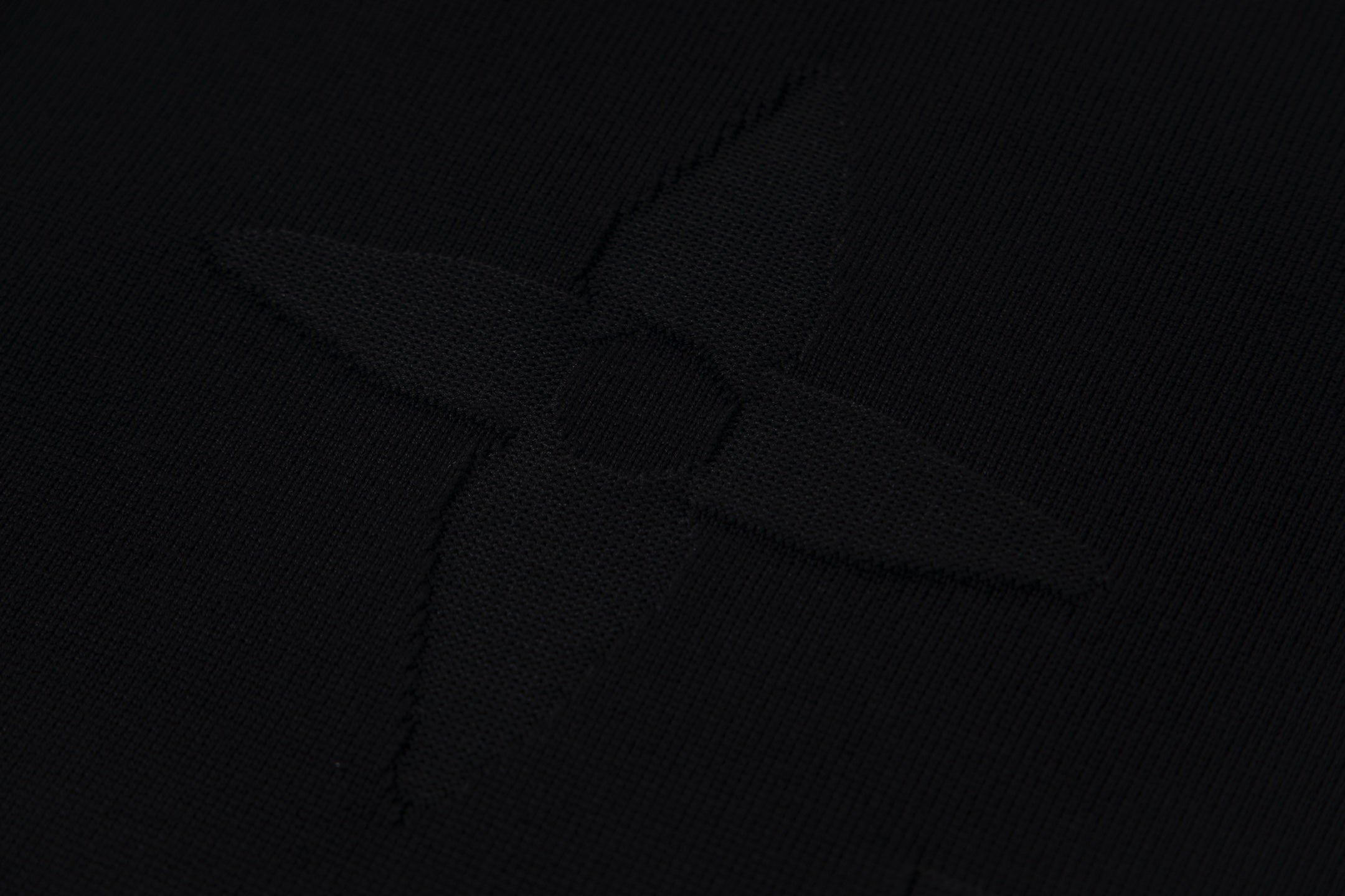 Steel-print relief limited knitted T-shirt